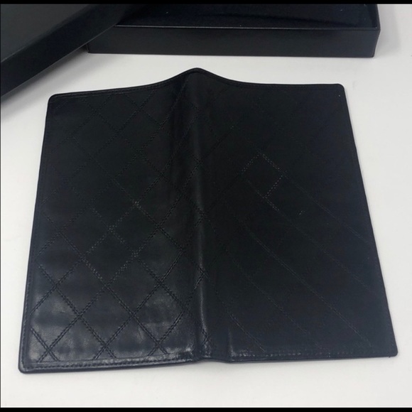 Authentic Chanel black diamond vintage bifold wallet. ABSOLUTELY MINT CONDITION! - Picture 9 of 11